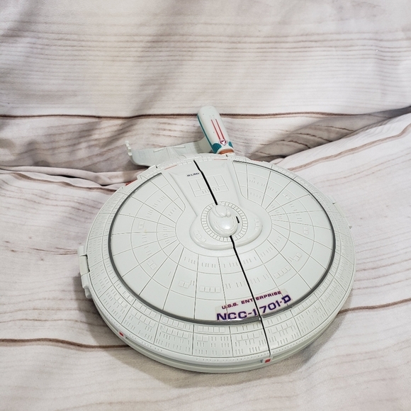 Playmates Star Trek Enterprise Playset With Mini Figure & Mini Ship 1995 READ - Picture 1 of 14